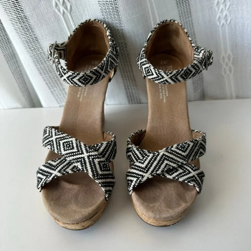 Toms (7) Cork Wedge Aztec Printed Sandals Boho Black/White Eclectic Pattern